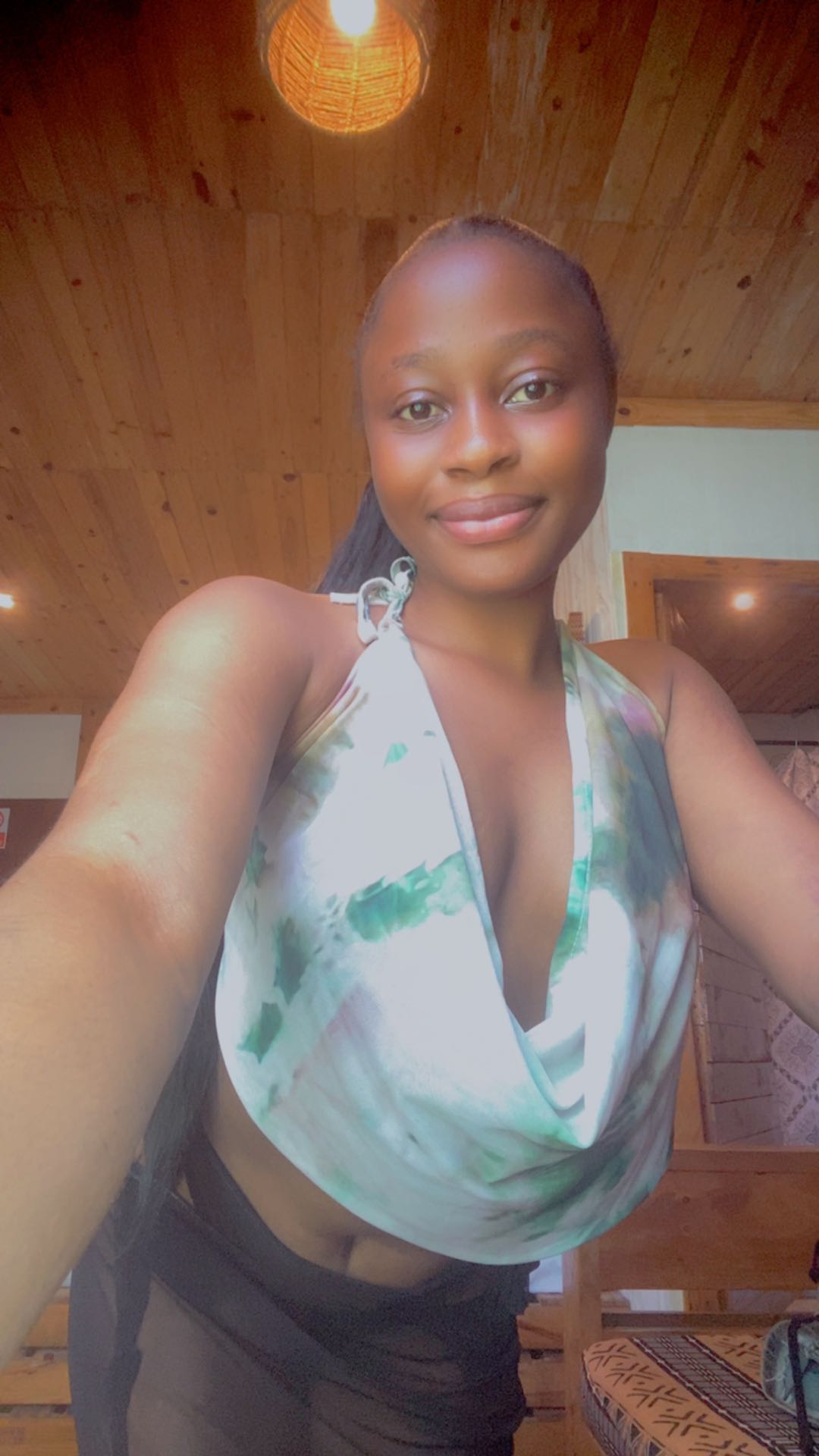 Pinki from Nigeria, online now on Dinchat