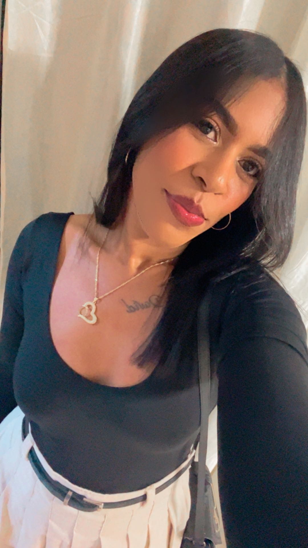 Karol from Colombia, someone new you could meet on a Dinchat random match